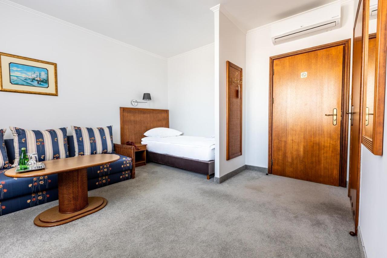 Hotel Pod Zlota Roza Kielce Exteriér fotografie
